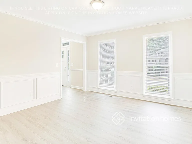747 Edgewater Ln NW — Photo 5