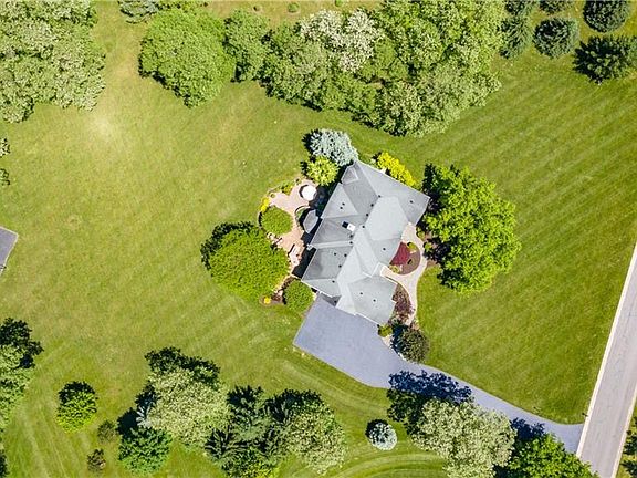 5th image of 11 Parkview Manor Cir