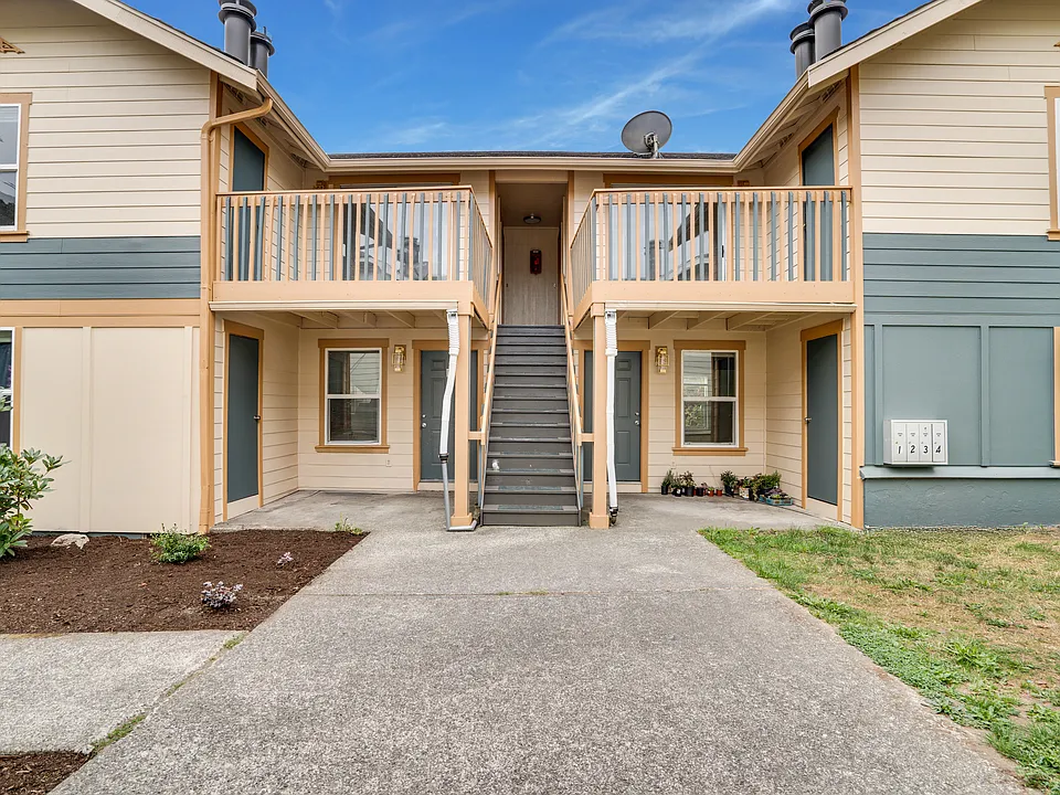2412 S I St #2