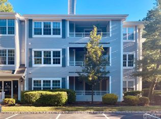 812 Meadow Ct, Helmetta, NJ 08828