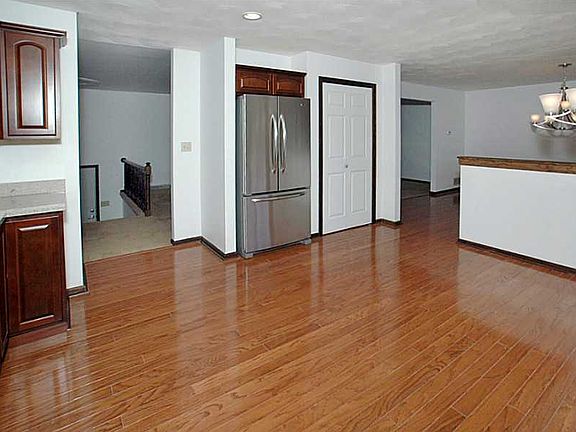 4th image of 237 Lynn Ann Dr