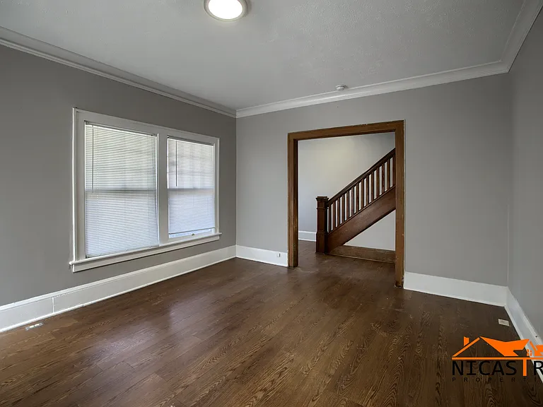 2072 Indianola Ave — Photo 10