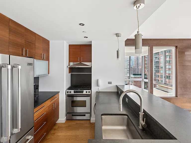 225 W 60th St #18E — Photo 4