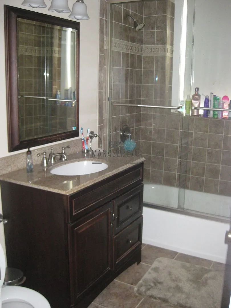 Packards Corner Updated Apt w Heat and Hot Water Included. NO PETS — Photo 4