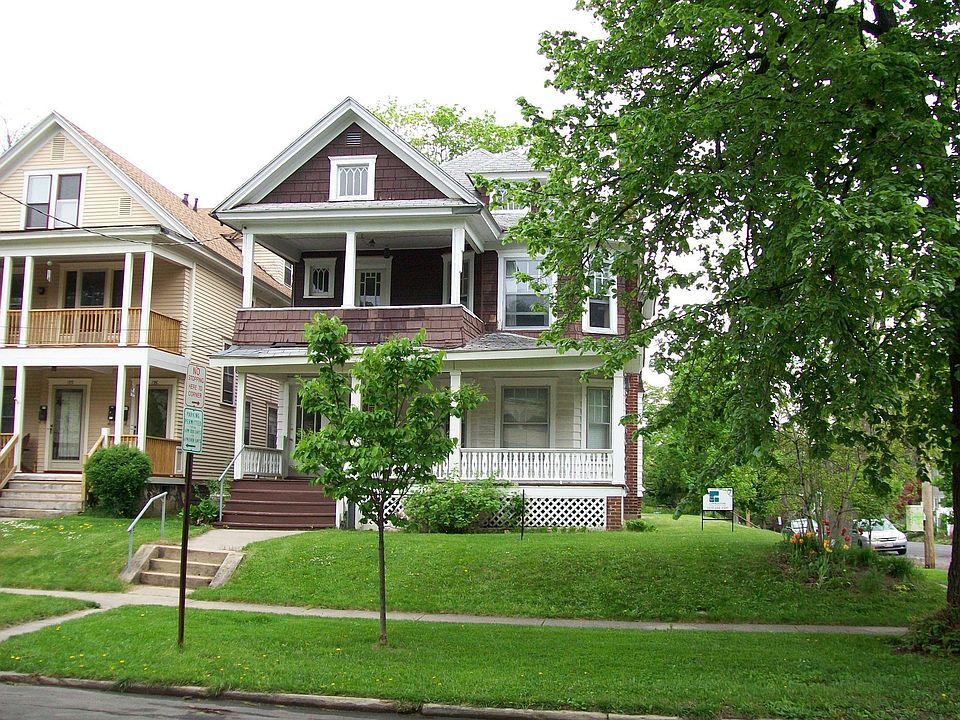 Corner lot, quiet street!