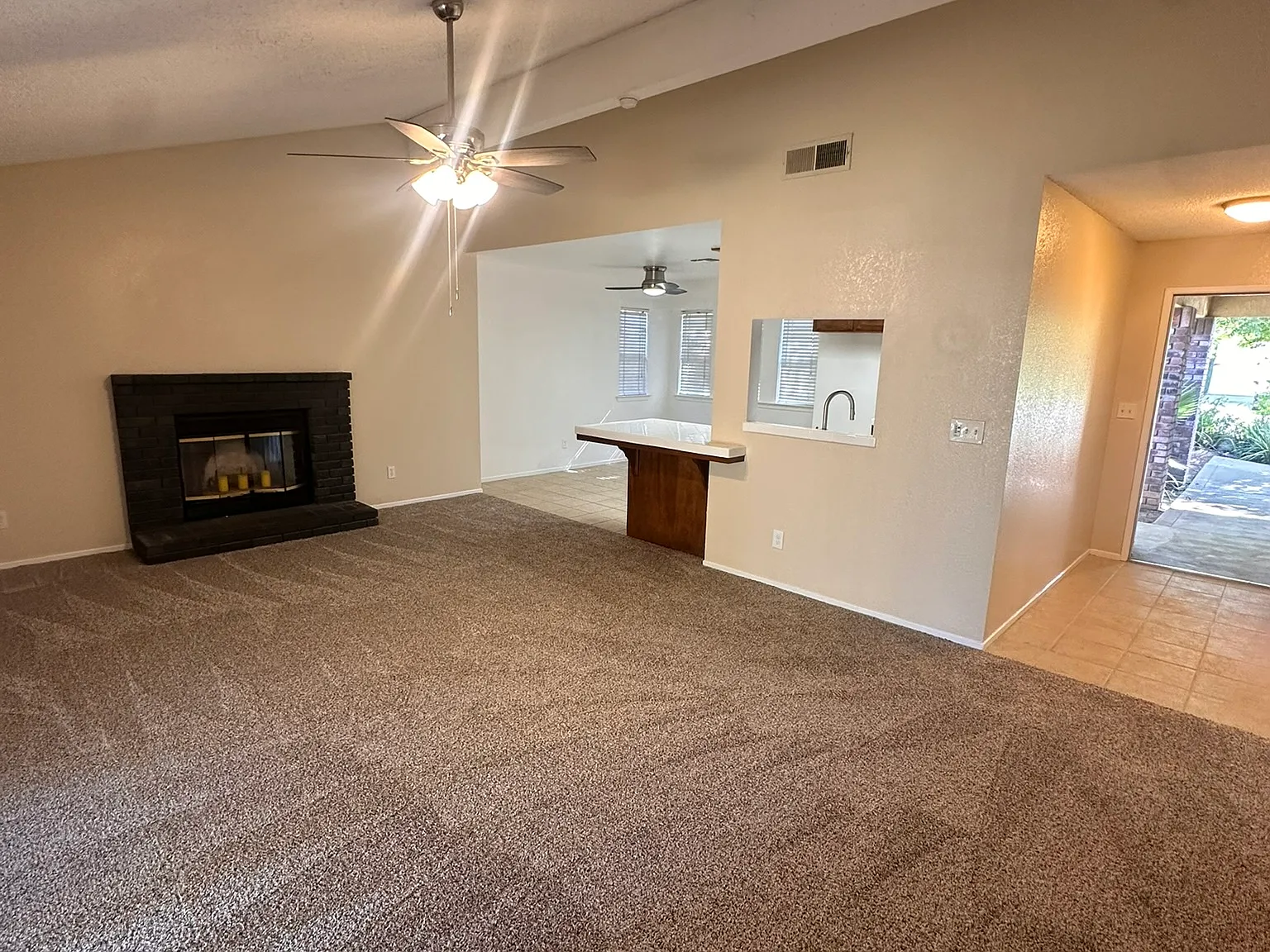 3 bed, 1460 sqft, $2,150 — Photo 3