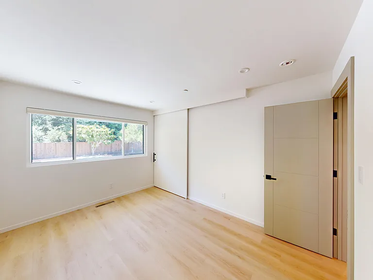 1257 Sleepy Hollow Ln — Photo 21