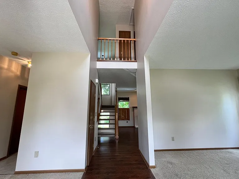 758 N Starr Dr — Photo 4