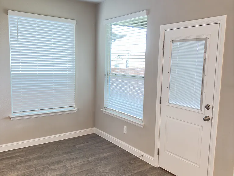 2244 Dyre Dr — Photo 15