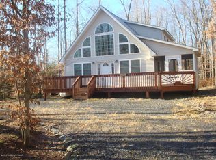 2 Wyomissing Dr, Pocono Lake, PA 18347
