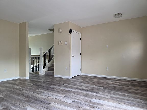 3rd image of 11186 Forest Ave