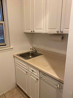 4th image of 319 E 73rd St APT 3D