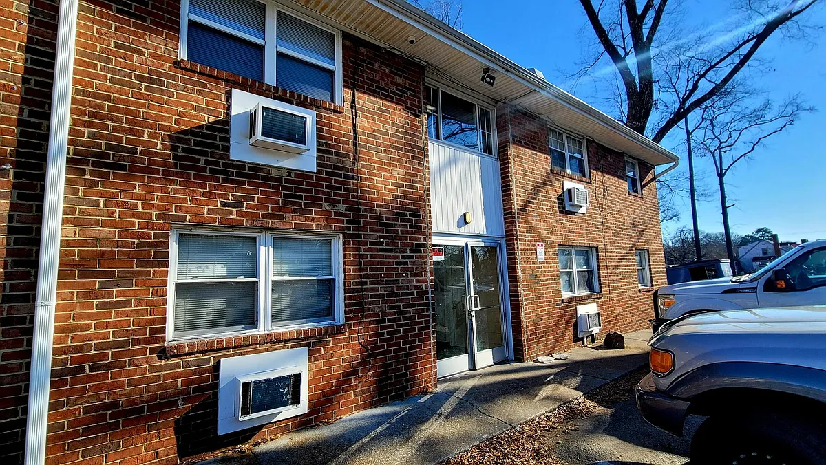 Building Photo - 3601 Jefferson Davis Hwy #7