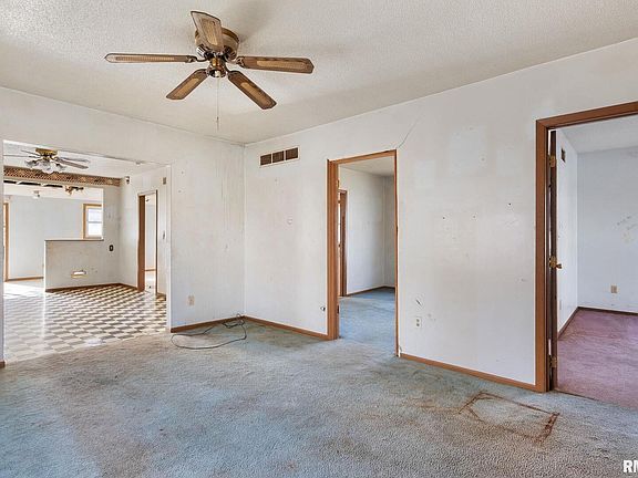 3rd image of 3217 Boies Ave