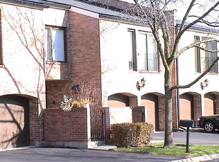 19W276 Palace Green Ln, Oak Brook, IL 60523