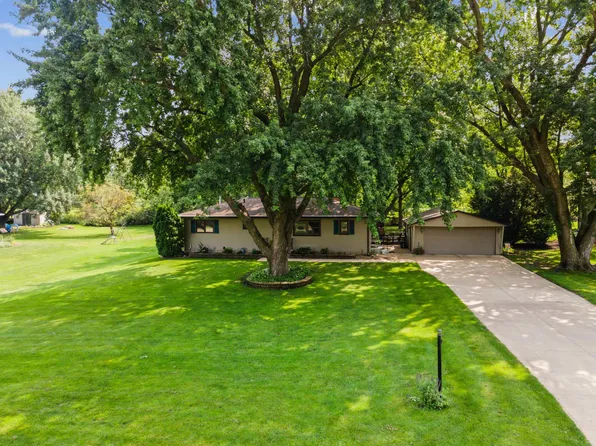 4629 Winghaven Dr, Waterloo, IA 50701