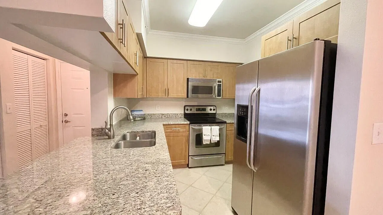 2 bed, 2.0 bath, 1058 sqft, $2,200 — Photo 3