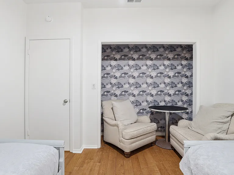 815 Annie St W — Photo 25