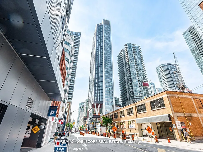 357 King St W #3409 — Photo 24