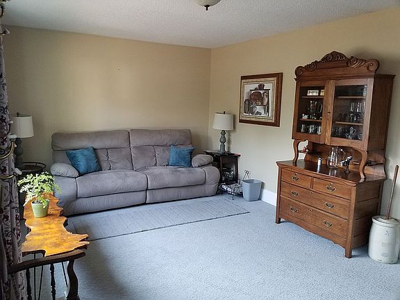 3rd image of 102 7th Ave NE
