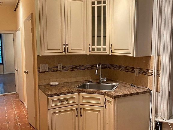 3rd image of 640 Warren St #3RR