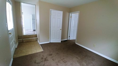 4th image of 4411 Leacourt Dr