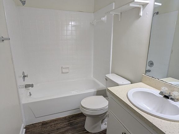 5th image of 924 Marys Dr APT A