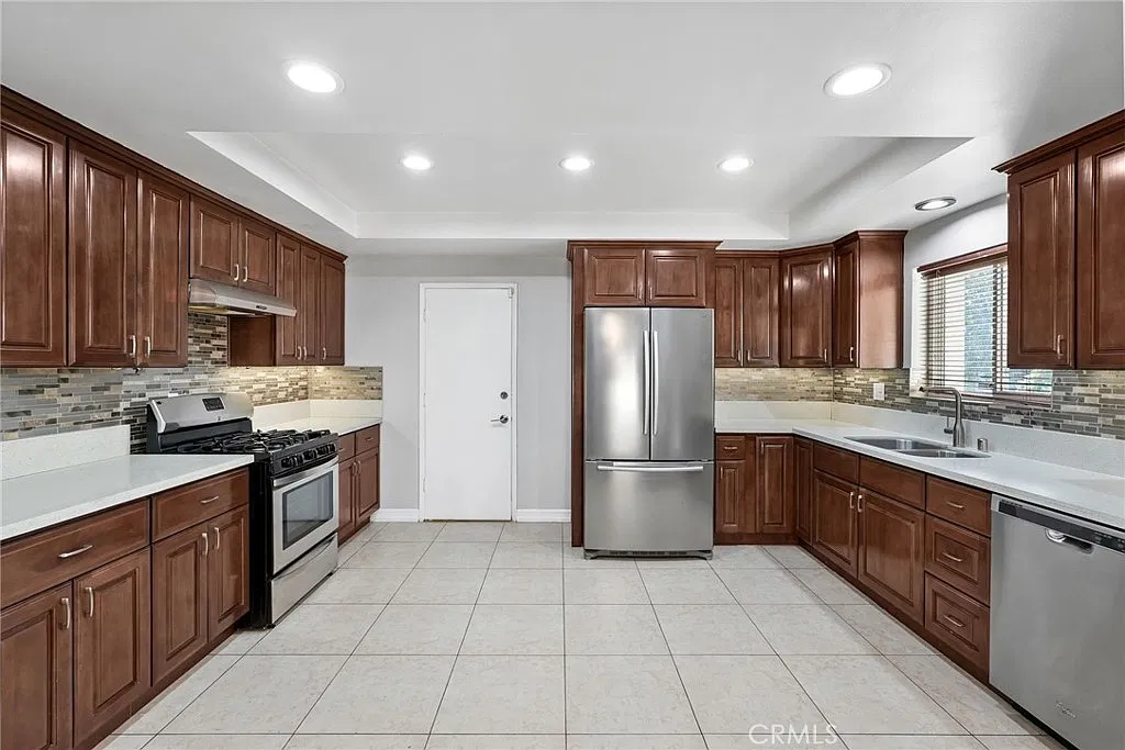 4 bed, 1764 sqft, $4,350 — Photo 2