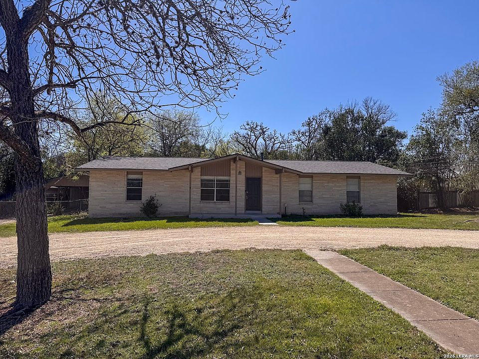 1st image of 215 Oak Park