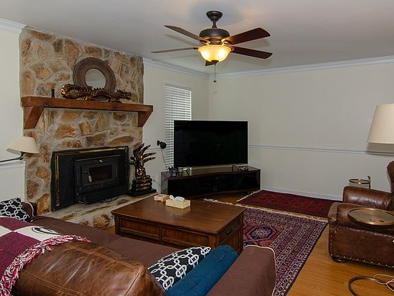 5th image of 1822 Hidden Hills Dr