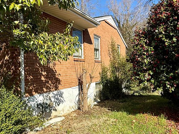 5th image of 212 Englewood Ln