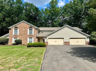 1320 Fox Run Dr, Youngstown, OH