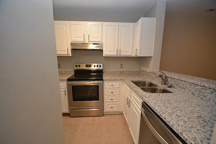 2 bed, 1.5 bath, 1080 sqft, $1,400 — Photo 3