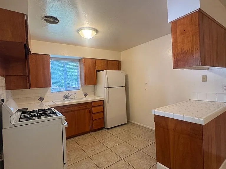 801 Norman Ave — Photo 7