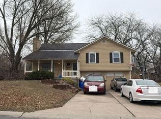 833 NE Bristol Dr, Lees Summit, MO 64086