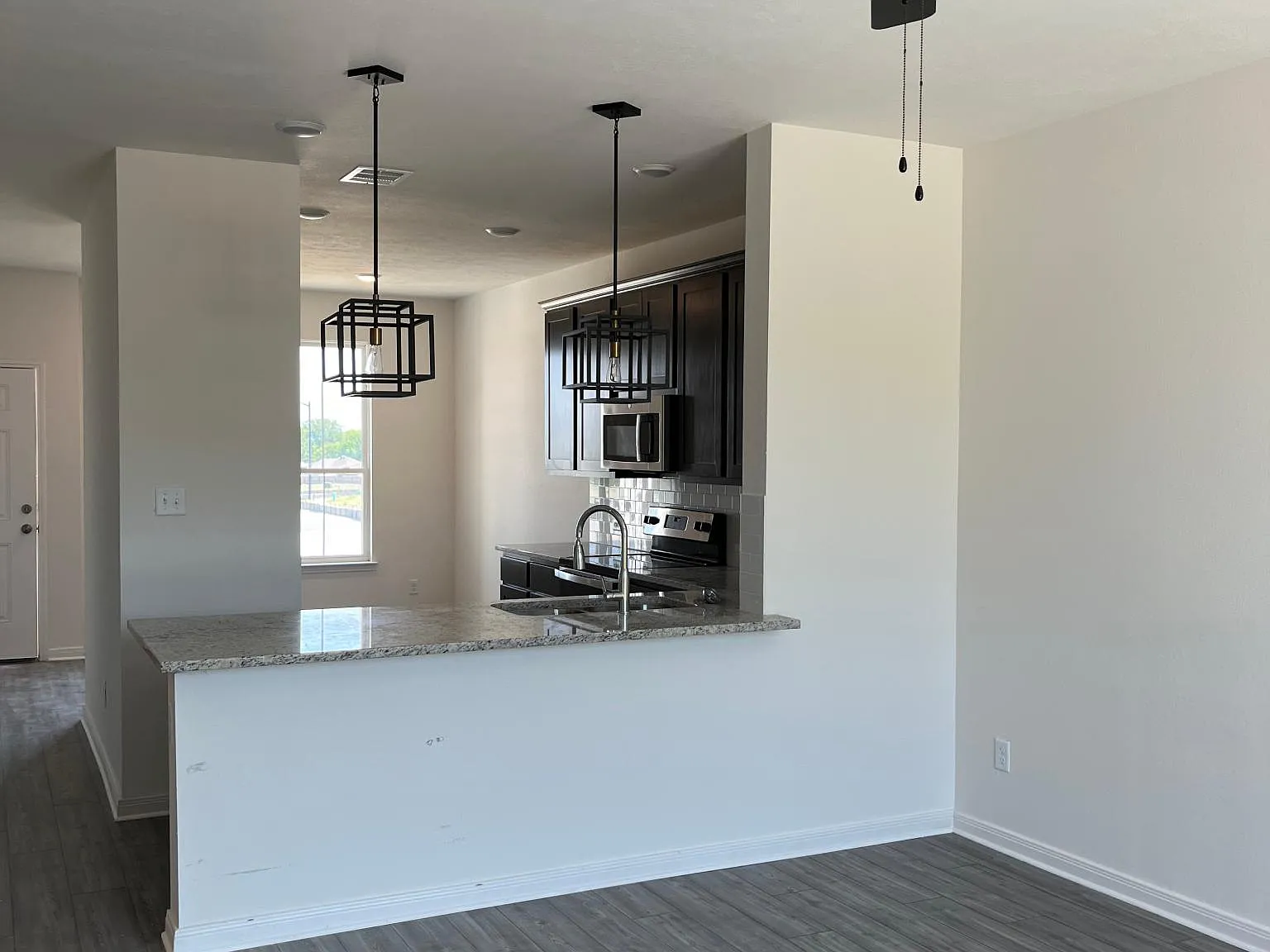 3 bed, 1363 sqft, $1,980 — Photo 1