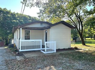 3200 Sunrise Dr, High Ridge, MO 63049