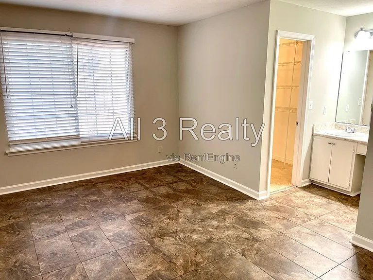 215 Sheraton Ct — Photo 7