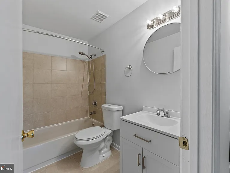 6901 Victoria Dr #I — Photo 19