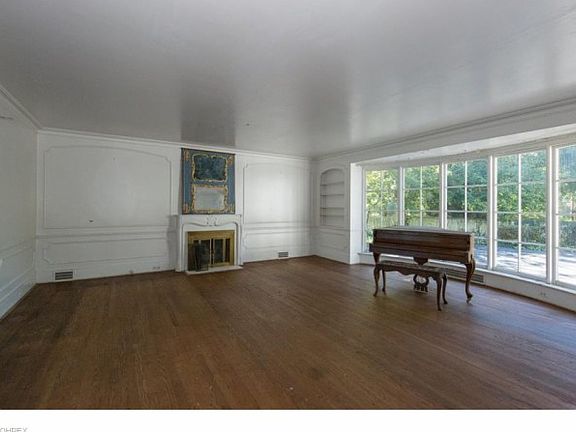 2nd image of 18555 Parkland Dr