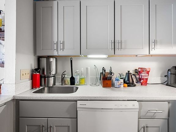 4th image of 38-38A Charter St #7