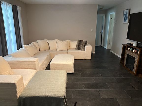 5th image of 217 Gladiola Rd NE
