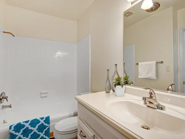 Sawtelle Apartments — Photo 25