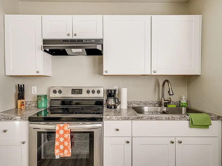 1444 S 13th Ave #2 — Photo 3