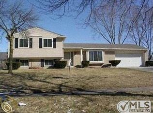 5072 Shrewsbury Dr, Troy, MI