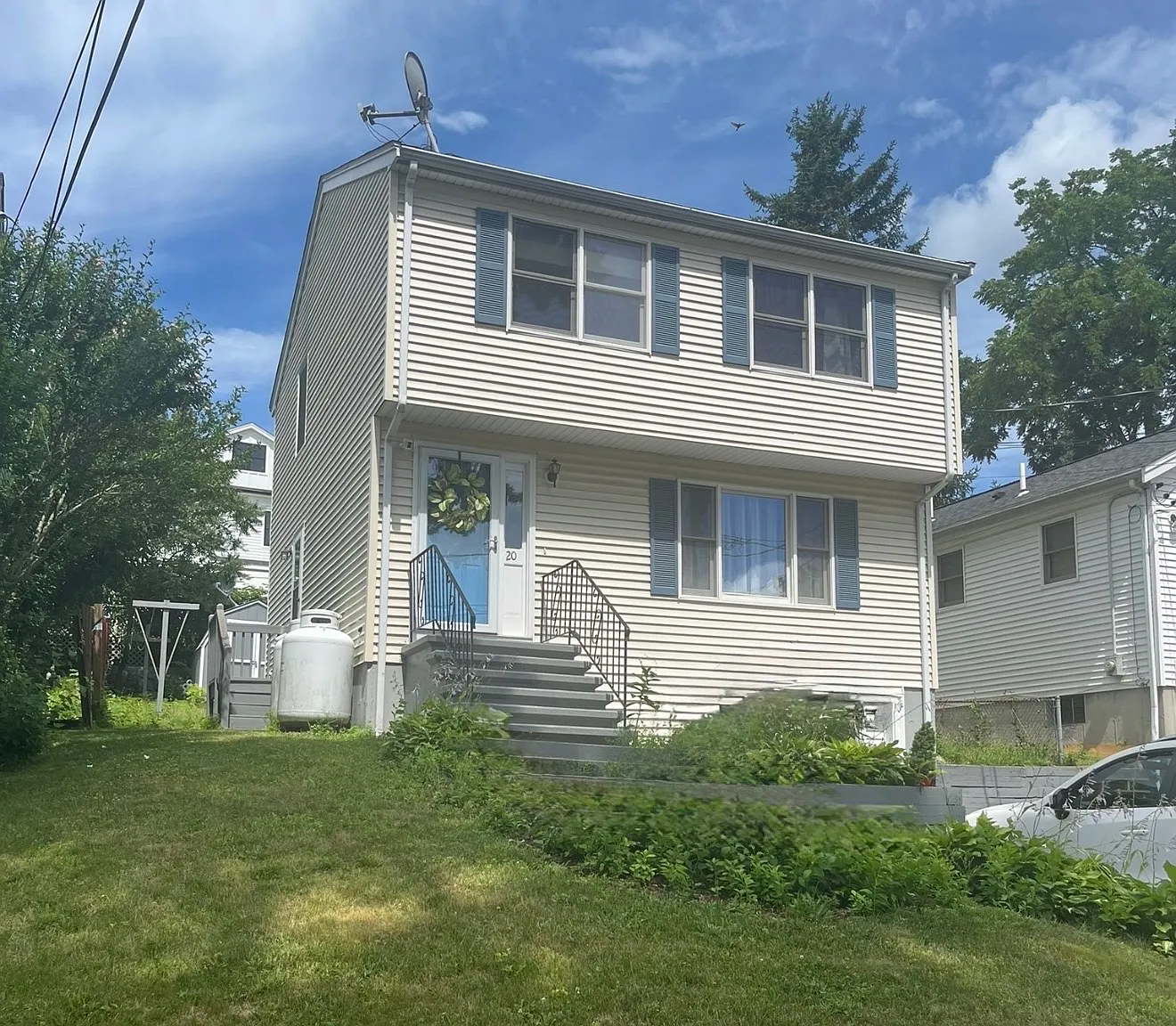 3 bed, 2.5 bath, 2208 sqft, $4,400 — Photo 1