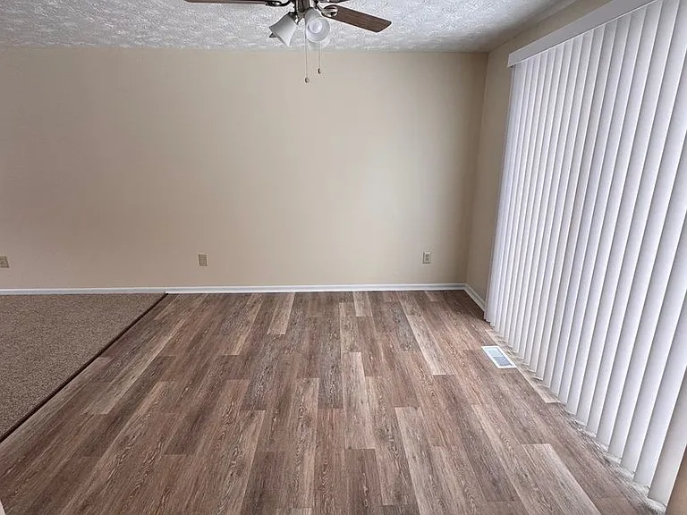 300 Pegotty Ct NE — Photo 9