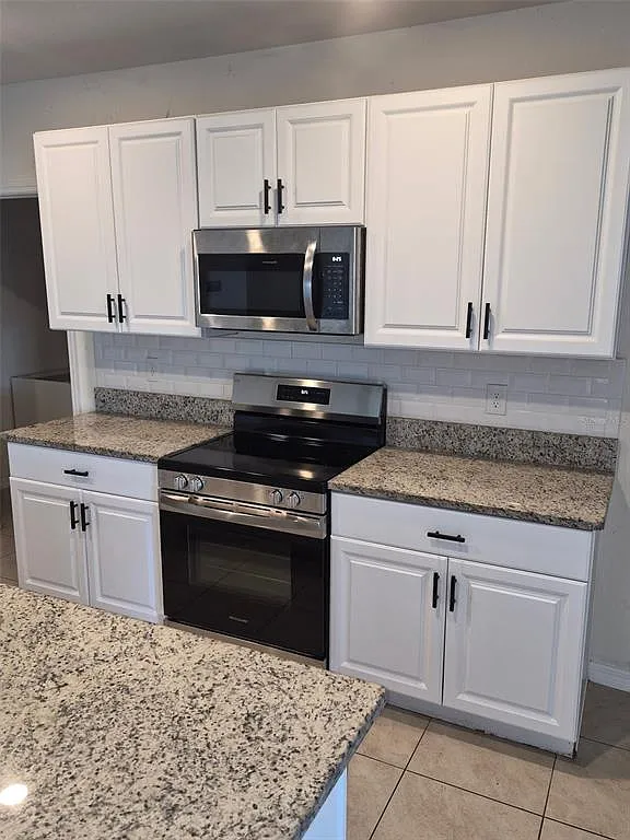 5 bed, 3.0 bath, 2508 sqft, $2,550 — Photo 3