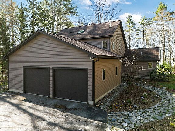 3rd image of 217 Leadbetter Road