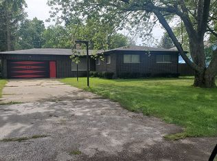 380 Eloise Dr, Benton Harbor, MI